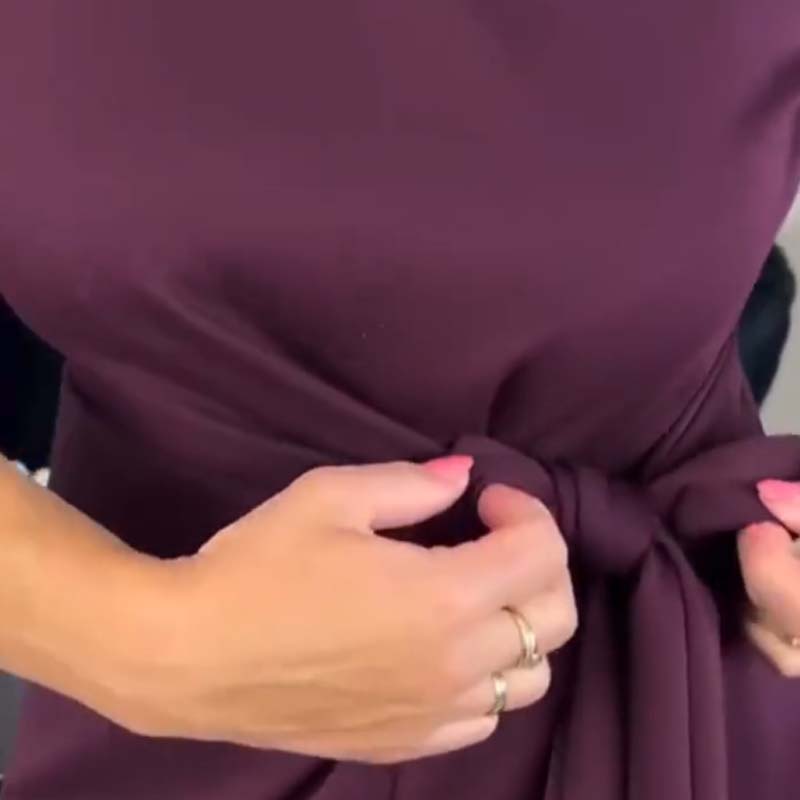 Alina | Elegancka Sukienka z Wiązaniem i Delikatnym Rozcięciem